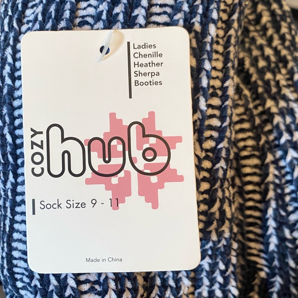 NWT cozy hub ladies, Chenille Heather Sherpa booties fit size 9-11